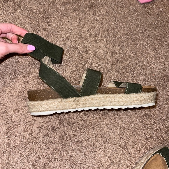 Platform Sandals - Picture 2 of 2